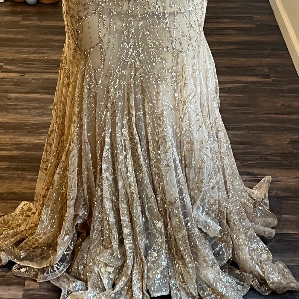 Dress - Picture 3 of 6